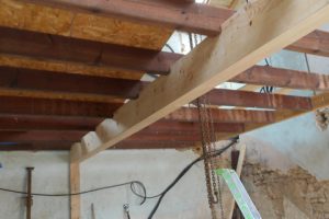 1.4 pose d’une poutre contrecollé Saint Denis du Pin 17